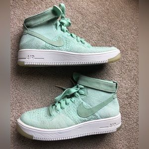 Nike Air Force 1 Mint Green size 7.5